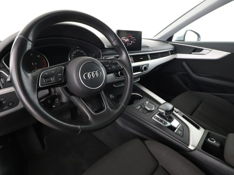 Audi A4 FV23% xenon S-tronic navi grzane fotele czujniki parkowania B9 (2015-)