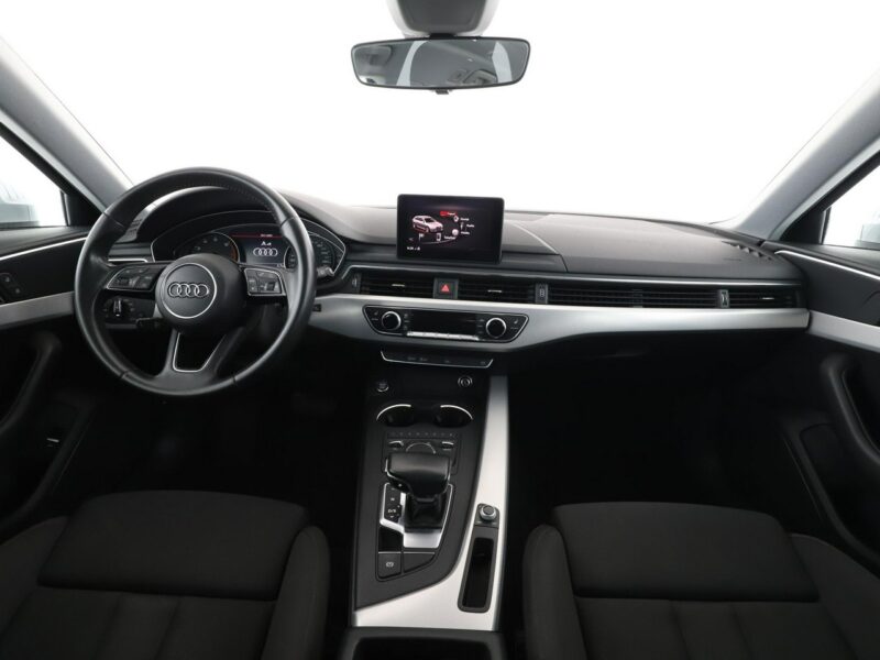 Audi A4 FV23% xenon S-tronic navi grzane fotele czujniki parkowania B9 (2015-)