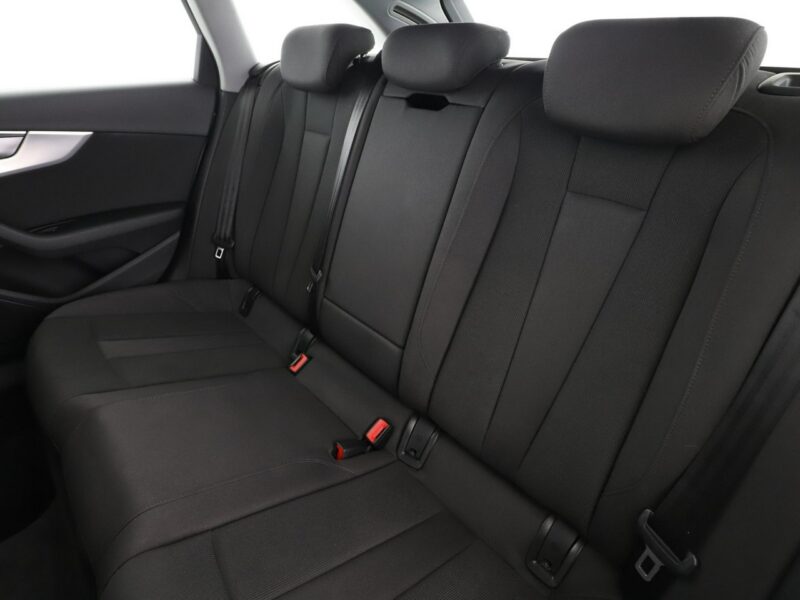 Audi A4 FV23% xenon S-tronic navi grzane fotele czujniki parkowania B9 (2015-)
