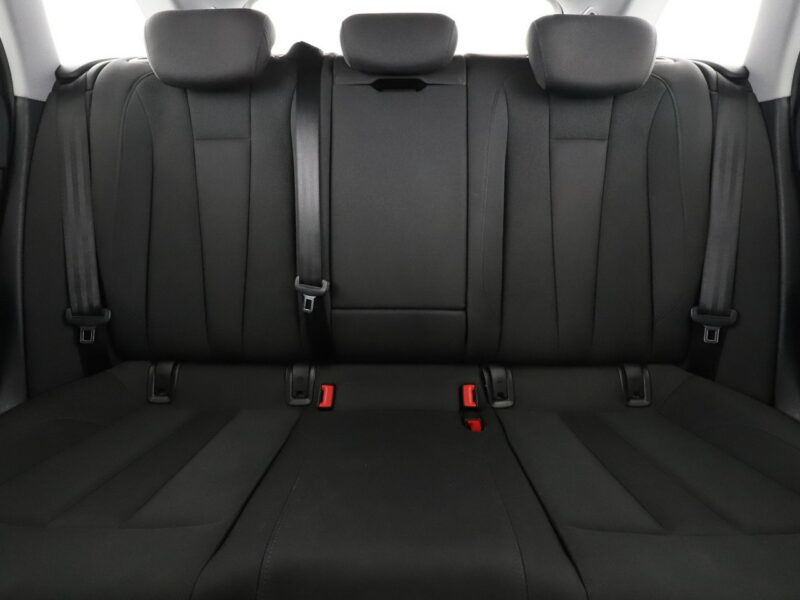 Audi A4 FV23% xenon S-tronic navi grzane fotele czujniki parkowania B9 (2015-)