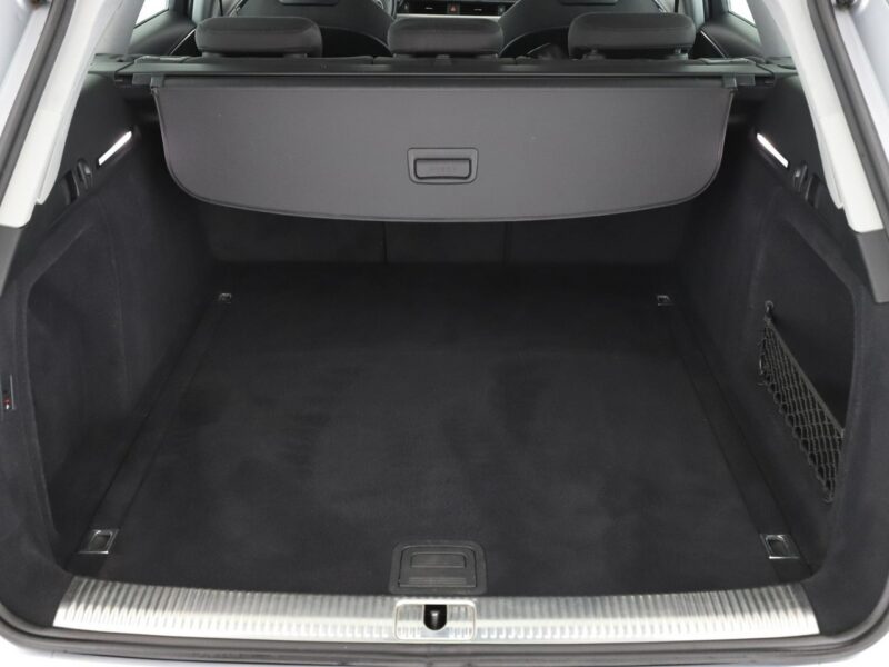 Audi A4 FV23% xenon S-tronic navi grzane fotele czujniki parkowania B9 (2015-)