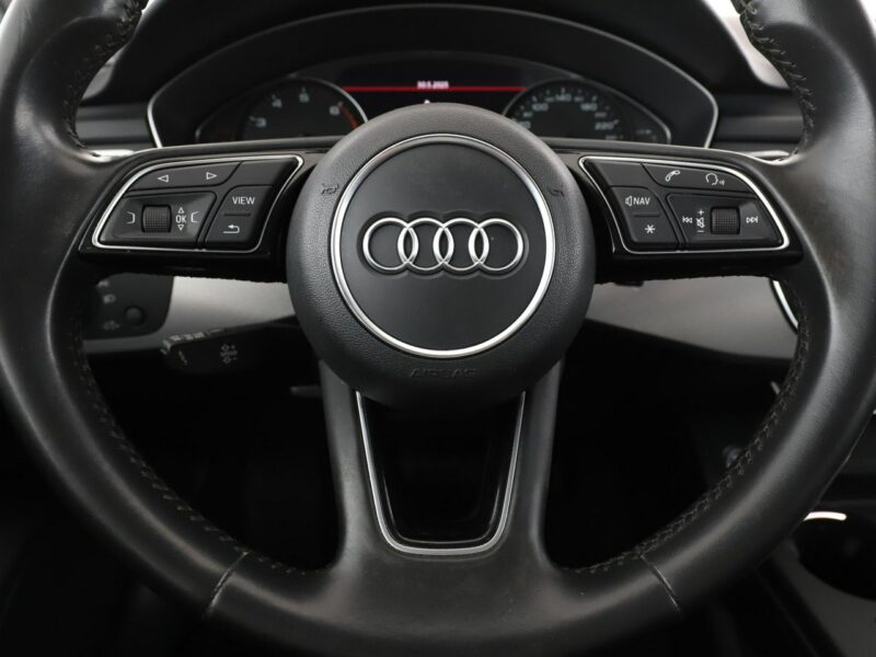 Audi A4 FV23% xenon S-tronic navi grzane fotele czujniki parkowania B9 (2015-)