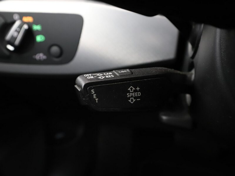 Audi A4 FV23% xenon S-tronic navi grzane fotele czujniki parkowania B9 (2015-)