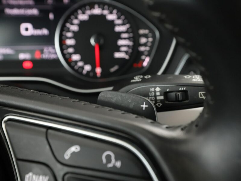 Audi A4 FV23% xenon S-tronic navi grzane fotele czujniki parkowania B9 (2015-)