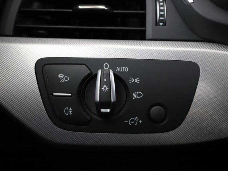 Audi A4 FV23% xenon S-tronic navi grzane fotele czujniki parkowania B9 (2015-)