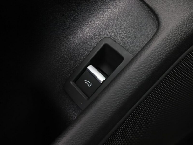 Audi A4 FV23% xenon S-tronic navi grzane fotele czujniki parkowania B9 (2015-)