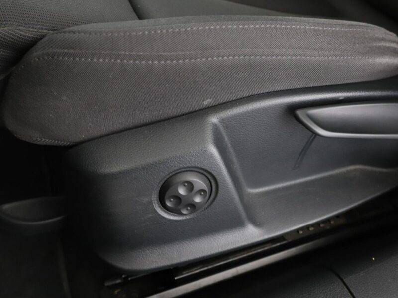 Audi A4 FV23% xenon S-tronic navi grzane fotele czujniki parkowania B9 (2015-)