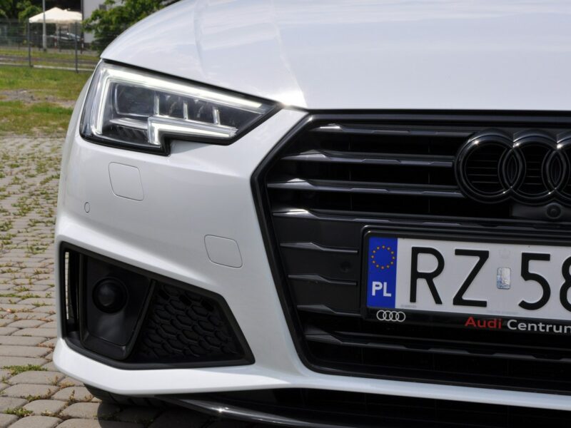 Audi A4 AVANT Competition 2.0TDI 190KM S-tronic S-line Matrix ACC El.klapa Key B9 (2015-)
