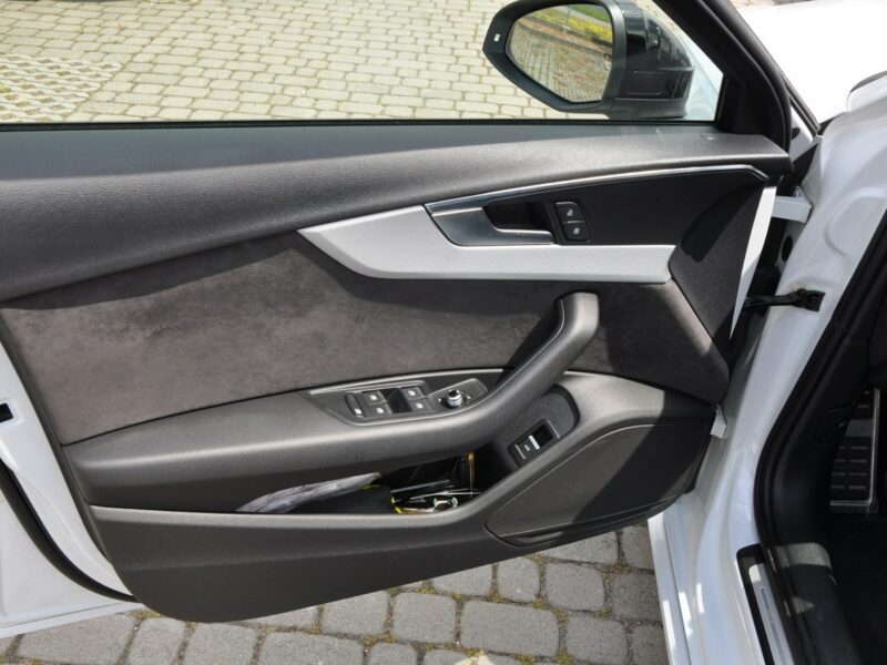 Audi A4 AVANT Competition 2.0TDI 190KM S-tronic S-line Matrix ACC El.klapa Key B9 (2015-)