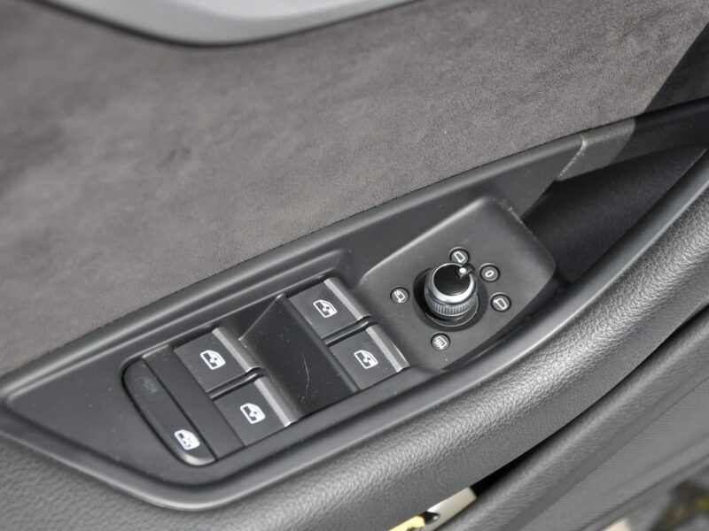 Audi A4 AVANT Competition 2.0TDI 190KM S-tronic S-line Matrix ACC El.klapa Key B9 (2015-)