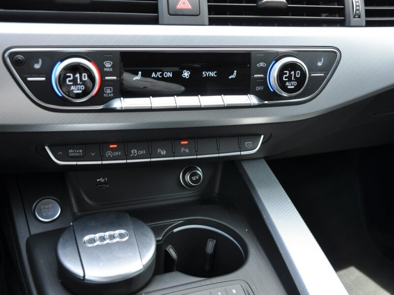 Audi A4 AVANT Competition 2.0TDI 190KM S-tronic S-line Matrix ACC El.klapa Key B9 (2015-)