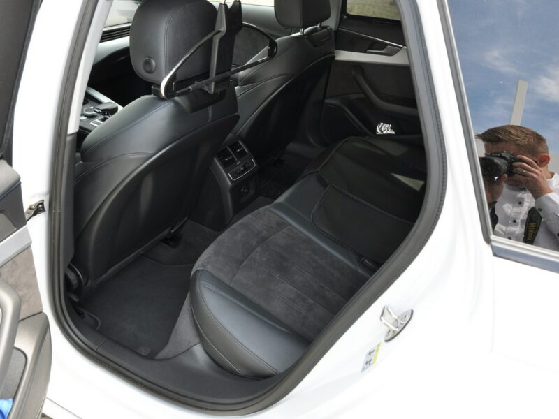 Audi A4 AVANT Competition 2.0TDI 190KM S-tronic S-line Matrix ACC El.klapa Key B9 (2015-)