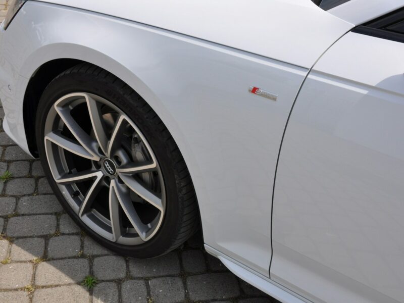 Audi A4 AVANT Competition 2.0TDI 190KM S-tronic S-line Matrix ACC El.klapa Key B9 (2015-)