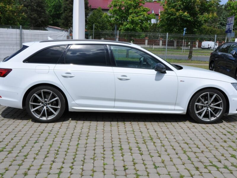 Audi A4 AVANT Competition 2.0TDI 190KM S-tronic S-line Matrix ACC El.klapa Key B9 (2015-)