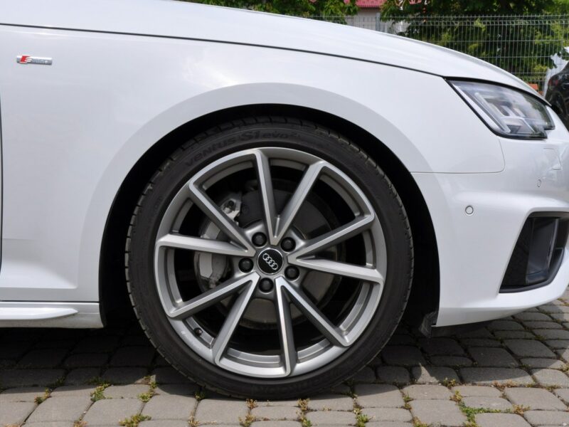 Audi A4 AVANT Competition 2.0TDI 190KM S-tronic S-line Matrix ACC El.klapa Key B9 (2015-)