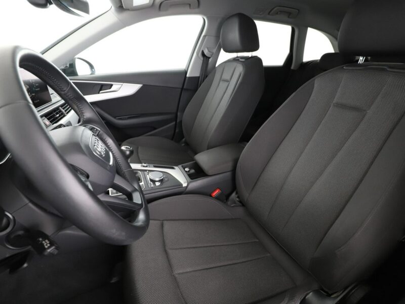 Audi A4 virtual cocpit xenon navi klima auto grzane fotele czujniki parkowania B9 (2015-)
