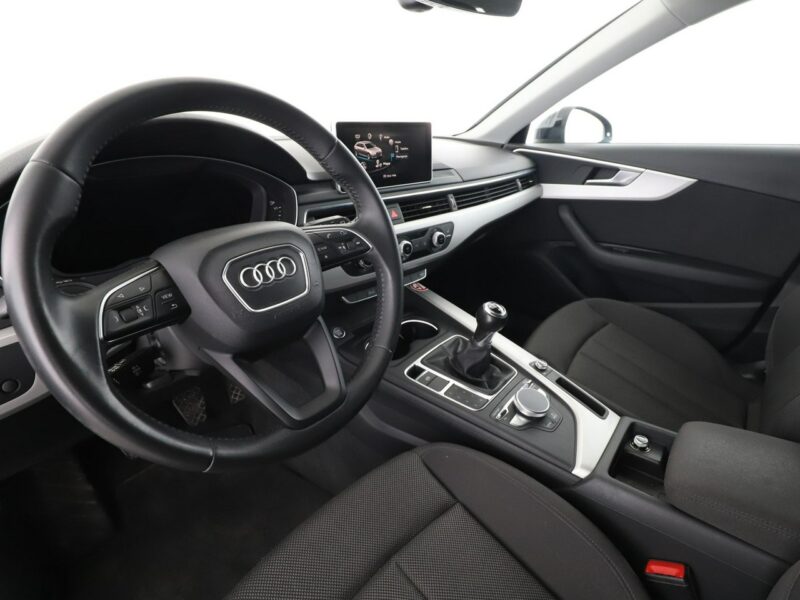 Audi A4 virtual cocpit xenon navi klima auto grzane fotele czujniki parkowania B9 (2015-)