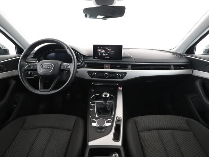 Audi A4 virtual cocpit xenon navi klima auto grzane fotele czujniki parkowania B9 (2015-)
