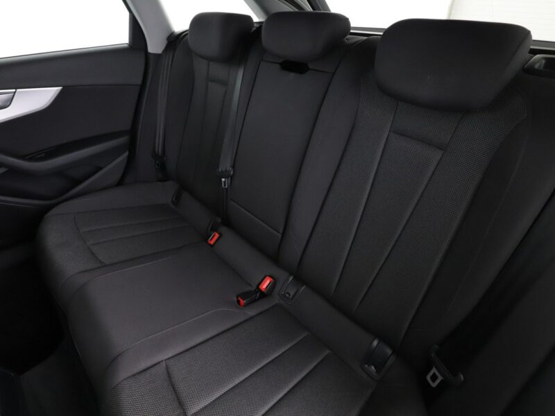 Audi A4 virtual cocpit xenon navi klima auto grzane fotele czujniki parkowania B9 (2015-)