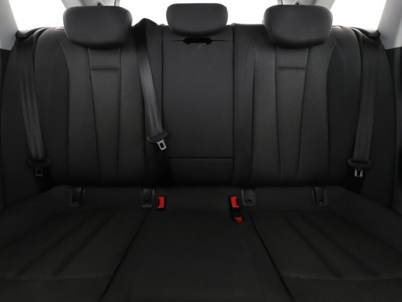 Audi A4 virtual cocpit xenon navi klima auto grzane fotele czujniki parkowania B9 (2015-)