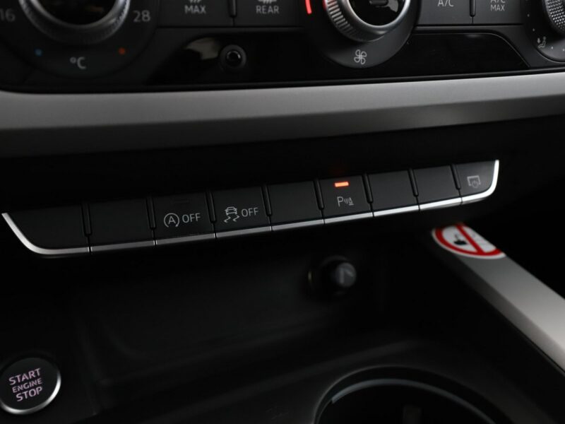 Audi A4 virtual cocpit xenon navi klima auto grzane fotele czujniki parkowania B9 (2015-)