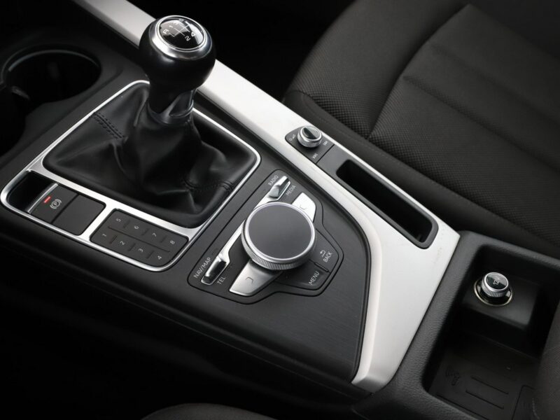 Audi A4 virtual cocpit xenon navi klima auto grzane fotele czujniki parkowania B9 (2015-)