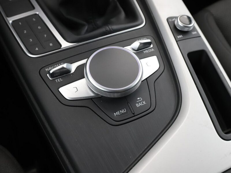 Audi A4 virtual cocpit xenon navi klima auto grzane fotele czujniki parkowania B9 (2015-)