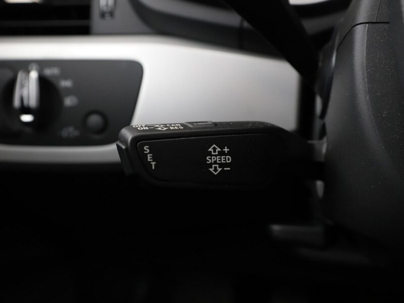 Audi A4 virtual cocpit xenon navi klima auto grzane fotele czujniki parkowania B9 (2015-)
