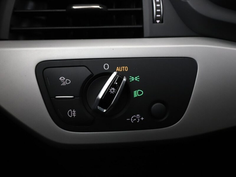 Audi A4 virtual cocpit xenon navi klima auto grzane fotele czujniki parkowania B9 (2015-)