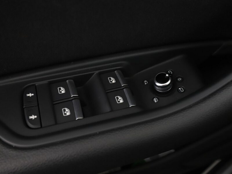 Audi A4 virtual cocpit xenon navi klima auto grzane fotele czujniki parkowania B9 (2015-)
