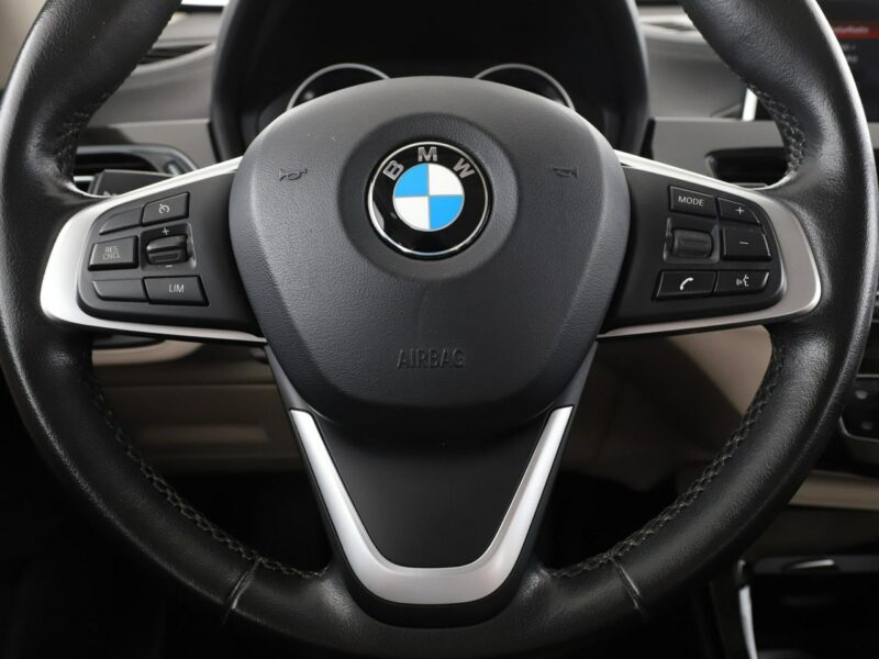 BMW X1 2.0D Automat xLine Klimatronik Tempomat Nawigacja Skóra ParkAssist PDC II (F48) (2015-)