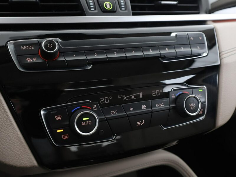 BMW X1 2.0D Automat xLine Klimatronik Tempomat Nawigacja Skóra ParkAssist PDC II (F48) (2015-)