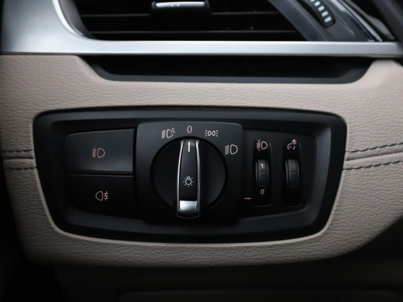 BMW X1 2.0D Automat xLine Klimatronik Tempomat Nawigacja Skóra ParkAssist PDC II (F48) (2015-)