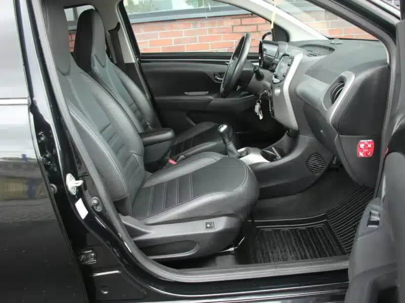 Toyota Aygo Skóra*Klima*GrzaneFotele*Kamera*PanelDotyk*Esp*Led*Bluet*Alu15*GwarVGS II (2014-)