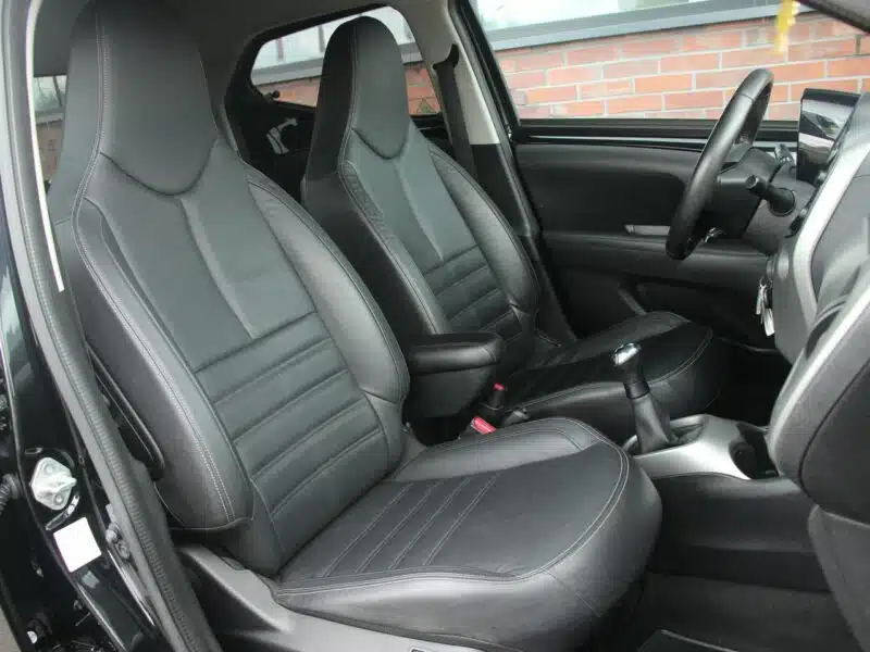 Toyota Aygo Skóra*Klima*GrzaneFotele*Kamera*PanelDotyk*Esp*Led*Bluet*Alu15*GwarVGS II (2014-)