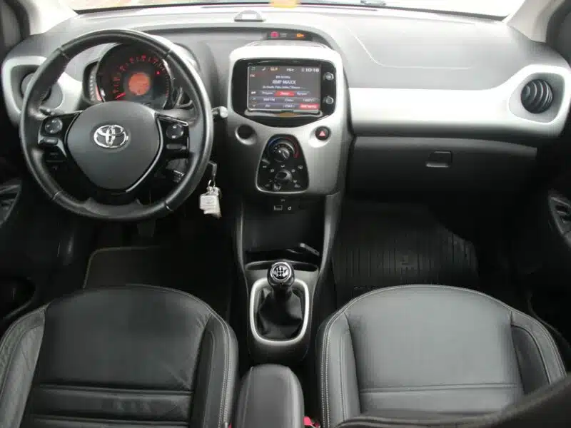 Toyota Aygo Skóra*Klima*GrzaneFotele*Kamera*PanelDotyk*Esp*Led*Bluet*Alu15*GwarVGS II (2014-)