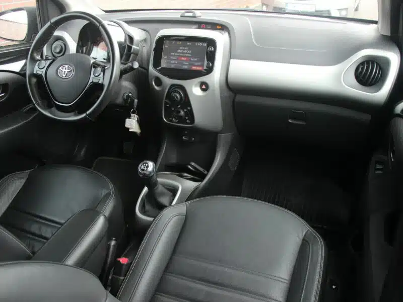 Toyota Aygo Skóra*Klima*GrzaneFotele*Kamera*PanelDotyk*Esp*Led*Bluet*Alu15*GwarVGS II (2014-)