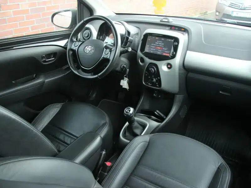 Toyota Aygo Skóra*Klima*GrzaneFotele*Kamera*PanelDotyk*Esp*Led*Bluet*Alu15*GwarVGS II (2014-)