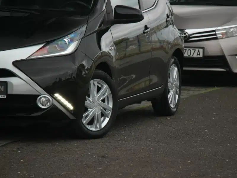 Toyota Aygo Skóra*Klima*GrzaneFotele*Kamera*PanelDotyk*Esp*Led*Bluet*Alu15*GwarVGS II (2014-)