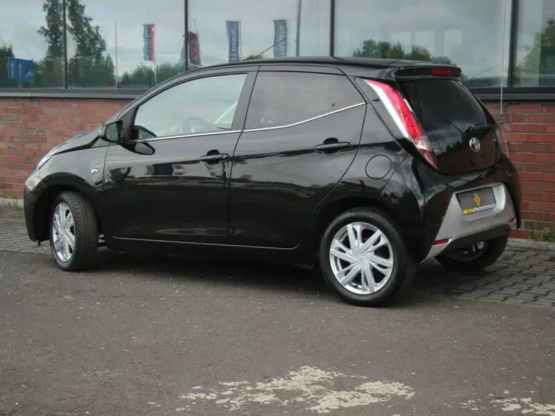 Toyota Aygo Skóra*Klima*GrzaneFotele*Kamera*PanelDotyk*Esp*Led*Bluet*Alu15*GwarVGS II (2014-)