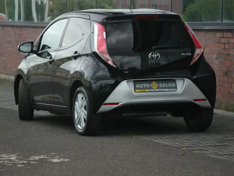 Toyota Aygo Skóra*Klima*GrzaneFotele*Kamera*PanelDotyk*Esp*Led*Bluet*Alu15*GwarVGS II (2014-)