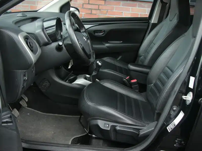 Toyota Aygo Skóra*Klima*GrzaneFotele*Kamera*PanelDotyk*Esp*Led*Bluet*Alu15*GwarVGS II (2014-)