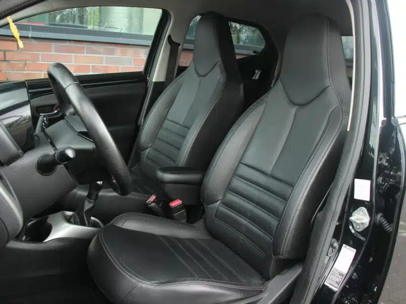Toyota Aygo Skóra*Klima*GrzaneFotele*Kamera*PanelDotyk*Esp*Led*Bluet*Alu15*GwarVGS II (2014-)