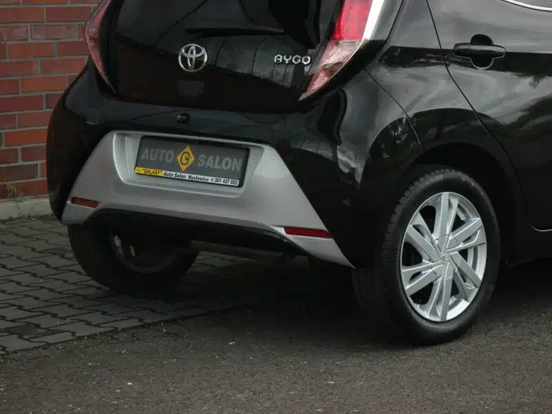 Toyota Aygo Skóra*Klima*GrzaneFotele*Kamera*PanelDotyk*Esp*Led*Bluet*Alu15*GwarVGS II (2014-)