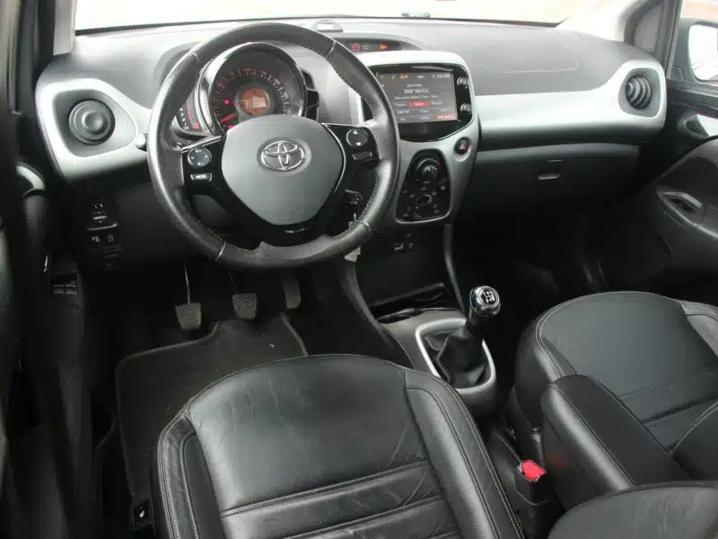 Toyota Aygo Skóra*Klima*GrzaneFotele*Kamera*PanelDotyk*Esp*Led*Bluet*Alu15*GwarVGS II (2014-)
