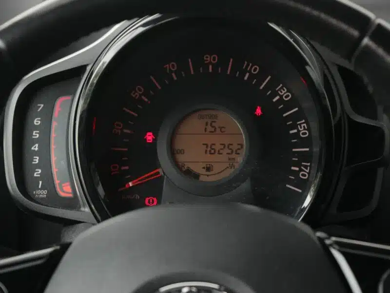 Toyota Aygo Skóra*Klima*GrzaneFotele*Kamera*PanelDotyk*Esp*Led*Bluet*Alu15*GwarVGS II (2014-)