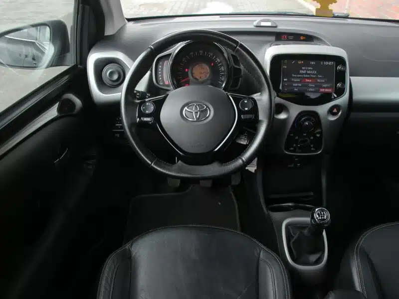 Toyota Aygo Skóra*Klima*GrzaneFotele*Kamera*PanelDotyk*Esp*Led*Bluet*Alu15*GwarVGS II (2014-)
