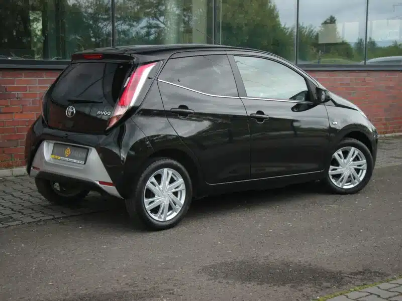 Toyota Aygo Skóra*Klima*GrzaneFotele*Kamera*PanelDotyk*Esp*Led*Bluet*Alu15*GwarVGS II (2014-)