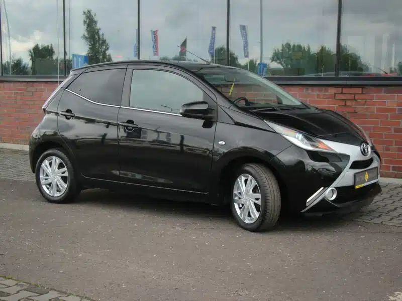 Toyota Aygo Skóra*Klima*GrzaneFotele*Kamera*PanelDotyk*Esp*Led*Bluet*Alu15*GwarVGS II (2014-)