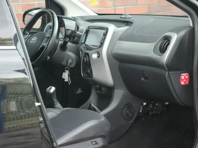 Toyota Aygo Skóra*Klima*GrzaneFotele*Kamera*PanelDotyk*Esp*Led*Bluet*Alu15*GwarVGS II (2014-)